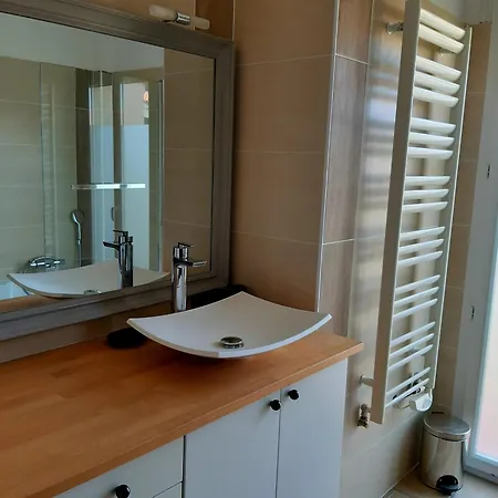 Apartment Couchage Solo Ou A 2 Avec Grand Salon A *